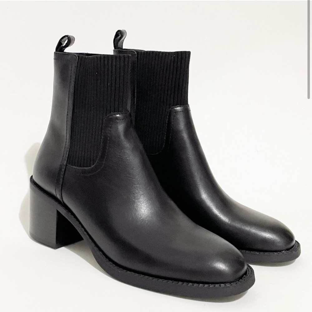 NIB STEVEN MADDEN Admire Black Leather Heeled Round Toe Bootie
